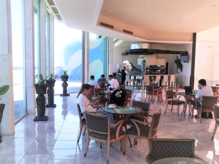 Interior bar Hotel Riviera Havana